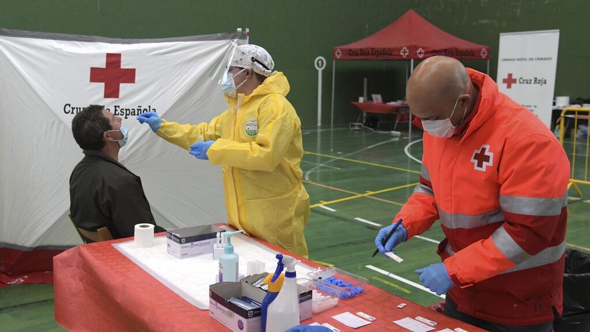 España sigue bajando de hospitalizados por coronavirus España sigue bajando de hospitalizados por coronavirus