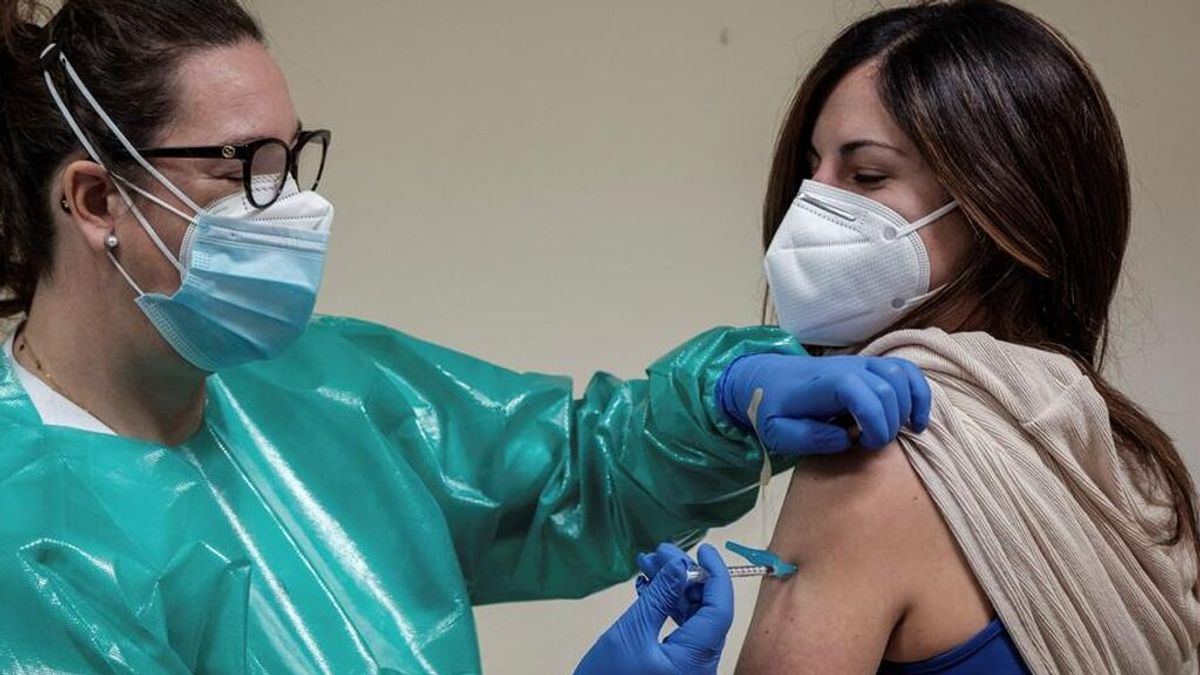 Madrid comenzará a vacunar a la población de entre 40 y 49 años en tres semanas