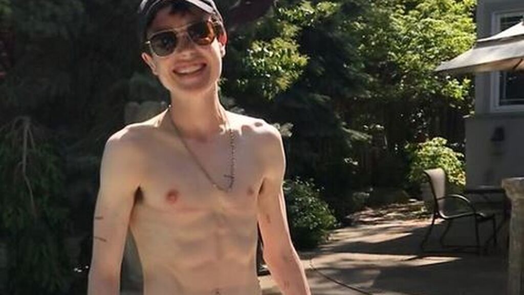 Elliot Page muestra su cambio físico, así está sin camiseta Elliot Page muestra su cambio físico, así está sin camiseta