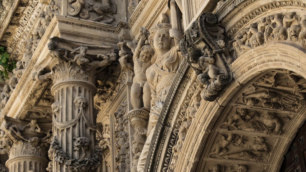 cathedral-1747764_1920