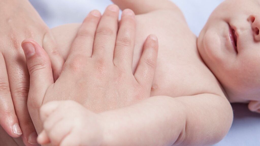 El bebé podrá tener complicaciones a la hora de hacer caca en sus primeros meses de vida.