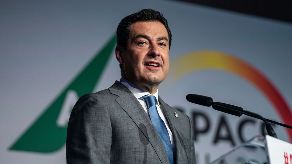 Juanma Moreno defiende la "obligación sanitaria" de vacunar a quienes se niegan a firmar el consentimiento Juanma Moreno defiende la "obligación sanitaria" de vacunar a quienes se niegan a firmar el consentimiento