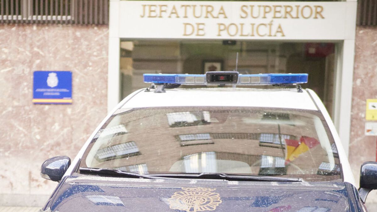 Detienen a un hombre que choco voluntariamente contra un árbol para dañar a su mujer que iba de copiloto Detienen a un hombre que choco voluntariamente contra un árbol para dañar a su mujer que iba de copiloto