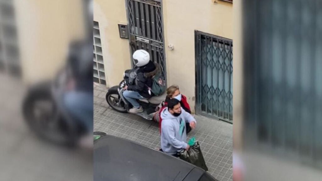 La calle que no puede con todo el tráfico que acoge