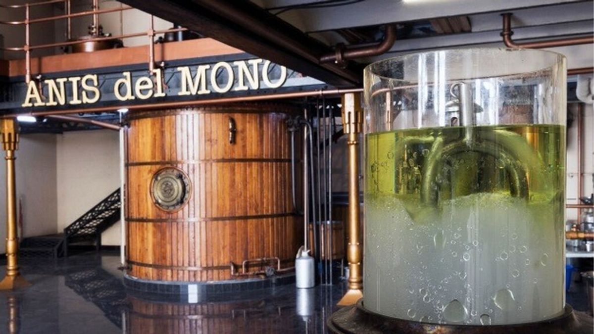 Badalona se queda sin botellas de Anís del Mono Badalona se queda sin botellas de Anís del Mono