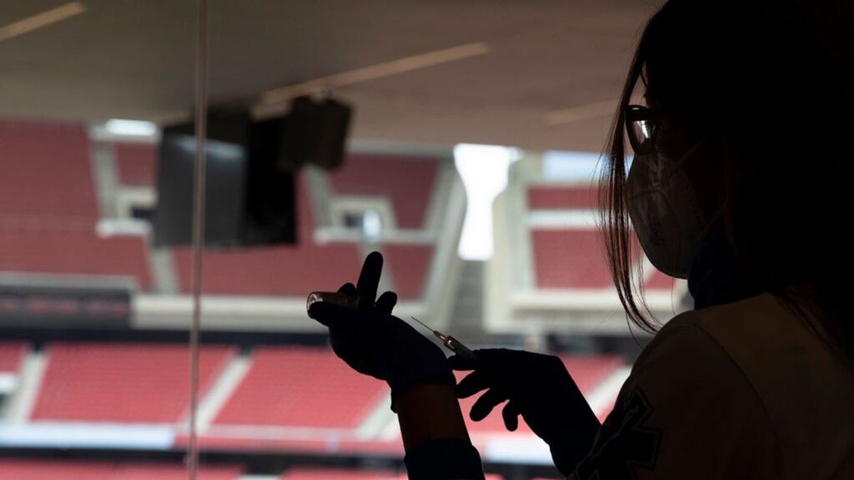 Sanidad confirma cuatro muertos en España por trombos de AstraZeneca y otros 16 casos más Sanidad confirma cuatro muertos en España por trombos de AstraZeneca y otros 16 casos más
