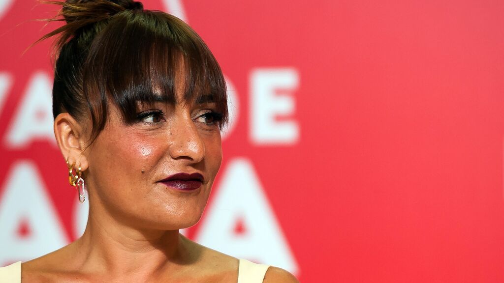 Candela Peña pide auxilio: la persona que ha amenazado de muerte a su hijo les persigue por la calle
