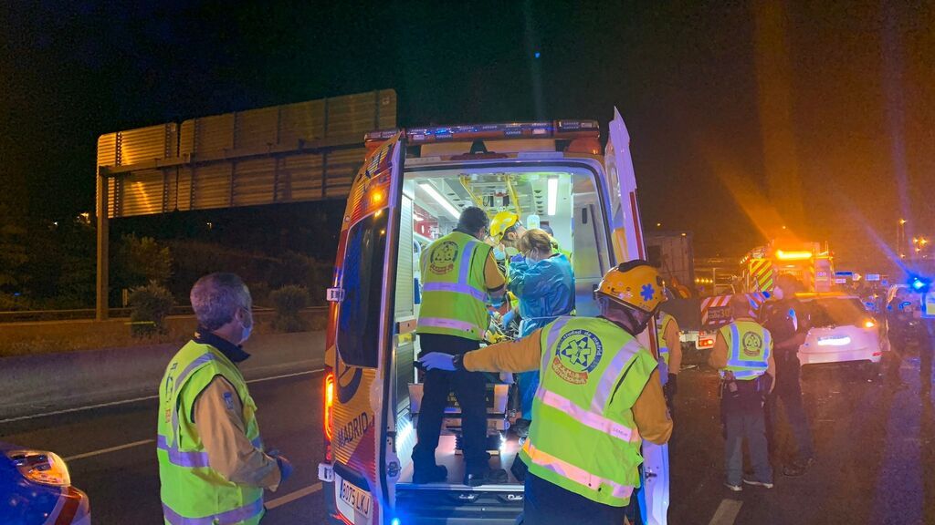 Trabajadores de SAMMUR durante una intervención en Madrid Trabajadores de SAMMUR durante una intervención en Madrid