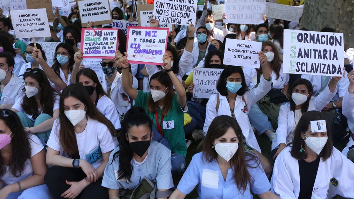 La web de Sanidad para elegir plaza MIR falla desde el primer día: "Es una vergüenza, estamos desesperados" La web de Sanidad para elegir plaza MIR falla desde el primer día: "Es una vergüenza, estamos desesperados"