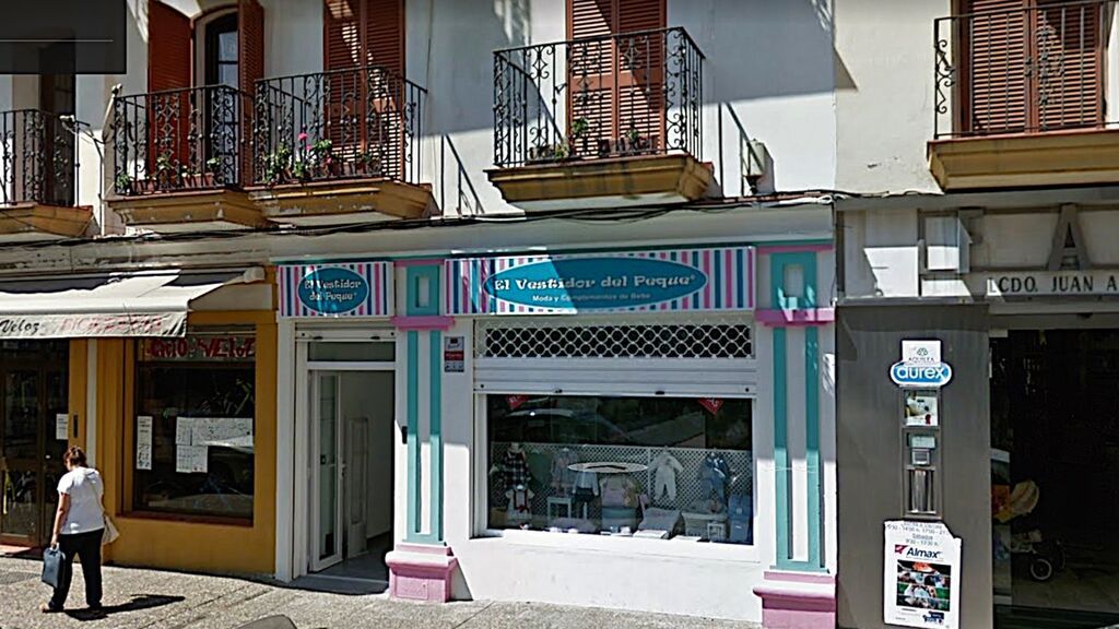 Una tienda de ropa de niños en La Línea de la Concepción