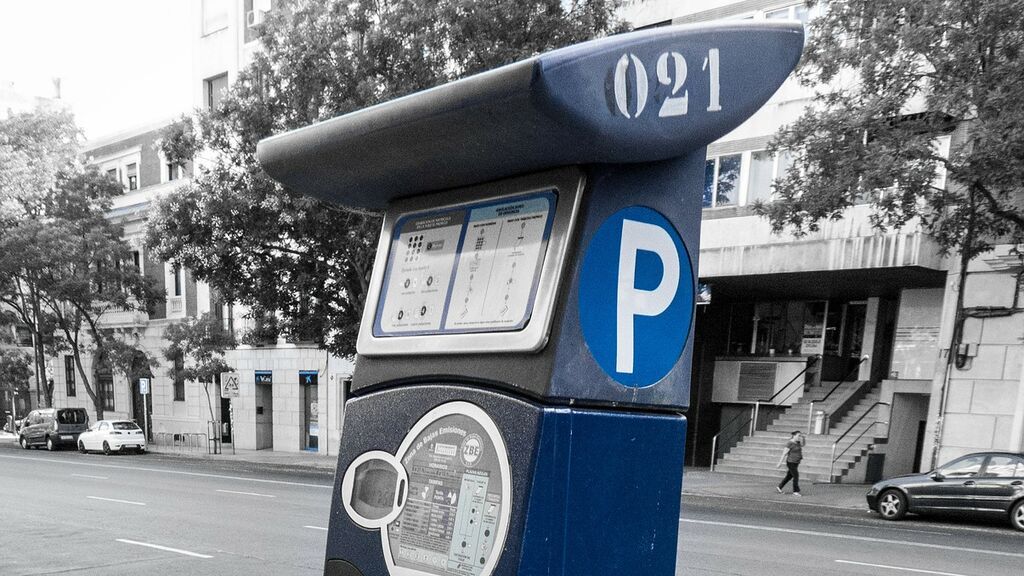 20 nuevos barrios podrían empezar a tener aparcamiento regulado en Madrid