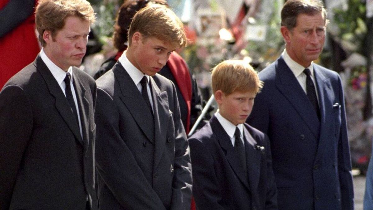 Estos fueron los momentos clave del funeral de Lady Di que pasaron desapercibidos: desde el vestido de Diana hasta la reverencia de la reina Isabel.