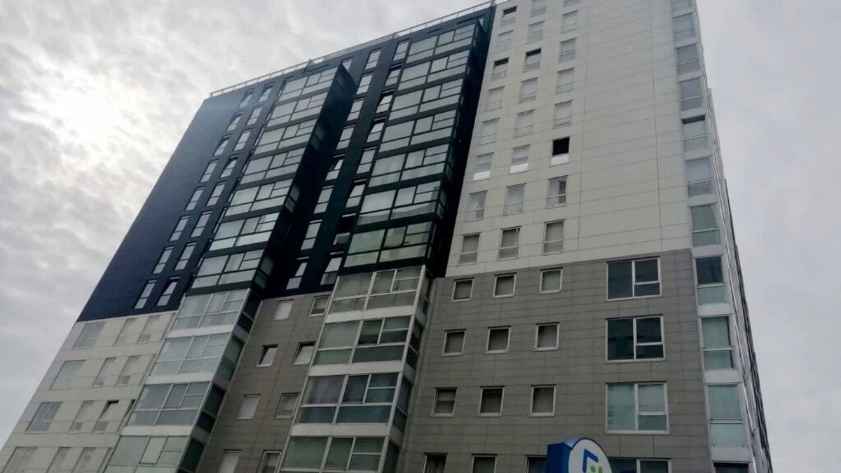 El anciano que había sido rescatado de un duodécimo piso en Vigo fallece tras precipitarse al patio interior El anciano que había sido rescatado de un duodécimo piso en Vigo fallece tras precipitarse al patio interior