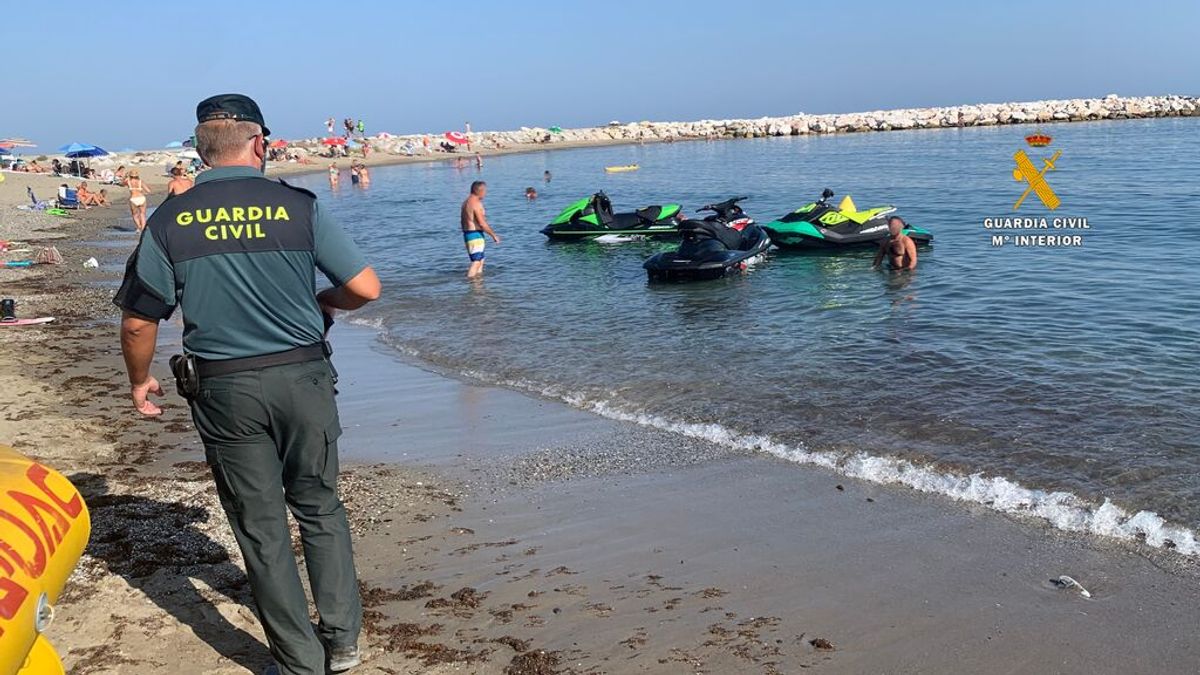 Almuñécar la declara la 'guerra' a las motos acuáticas: “Han convertido el mar en una autovía”
