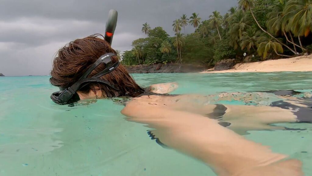 Maribel Verdú consigue hacer snorkel por primera vez