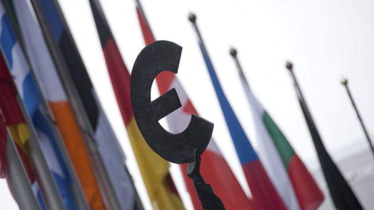 Los 27 ratifican el nuevo fondo europeo y las transferencias empezarán en julio Los 27 ratifican el nuevo fondo europeo y las transferencias empezarán en julio