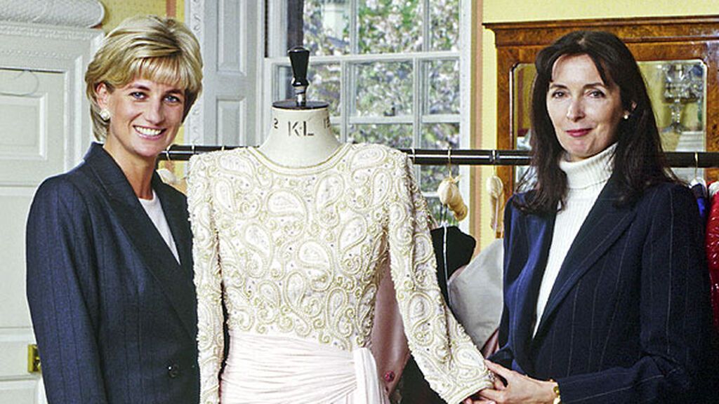 Diana fue enterrada con un vestido de una de sus diseñadoras de cabecera, Catherine Walker.