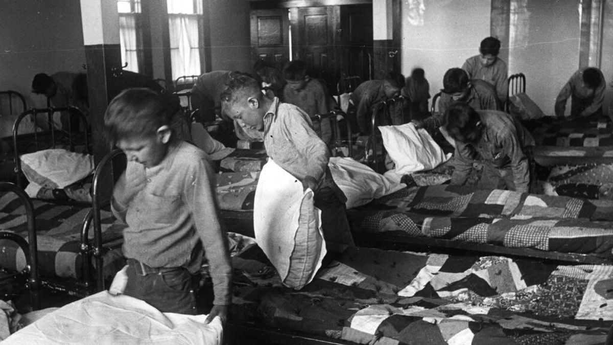 Descubren los restos de al menos 215 niños enterrados en un antiguo internado para indígenas de Canadá Descubren los restos de al menos 215 niños enterrados en un antiguo internado para indígenas de Canadá