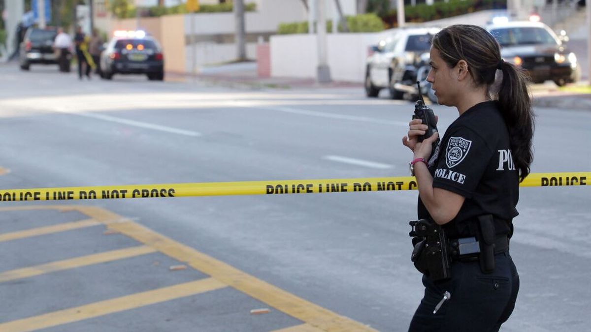 Al menos dos muertos y una veintena de heridos en un tiroteo indiscriminado en un concierto de Miami Al menos dos muertos y una veintena de heridos en un tiroteo indiscriminado en un concierto de Miami