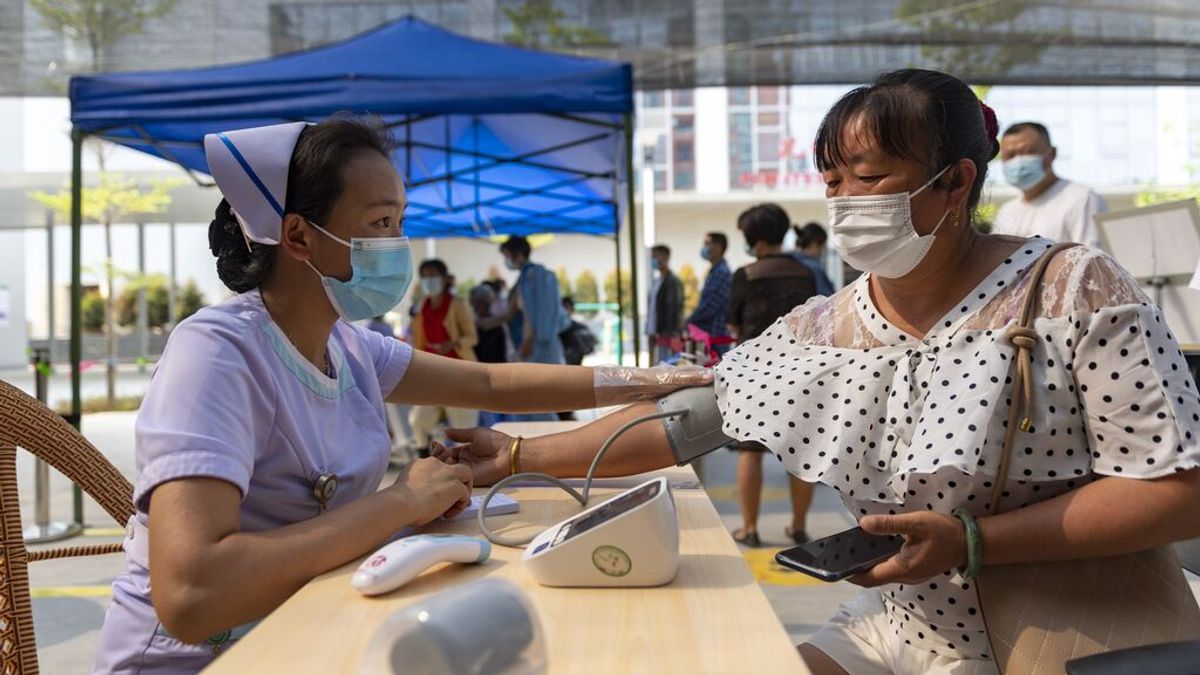 China confina un barrio de la ciudad de Cantón por un brote de la variante india del coronavirus