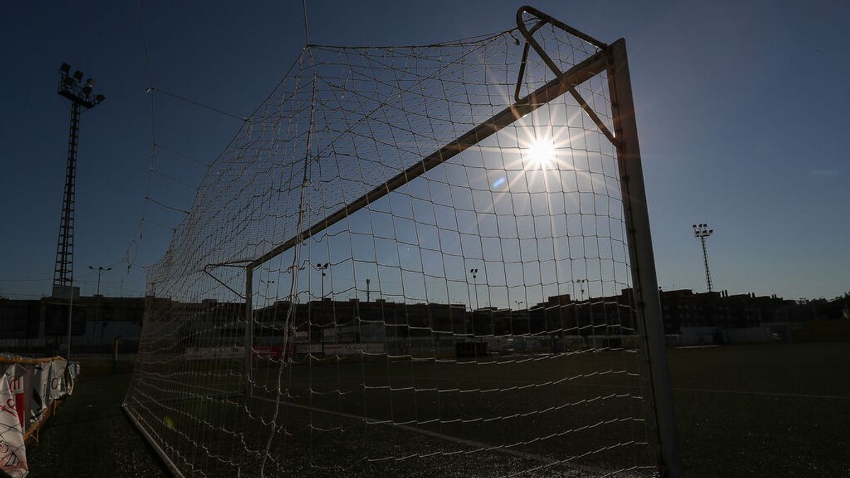 Muere un árbitro asistente de 19 años en un partido de fútbol en la localidad murciana de El Algar Muere un árbitro asistente de 19 años en un partido de fútbol en la localidad murciana de El Algar