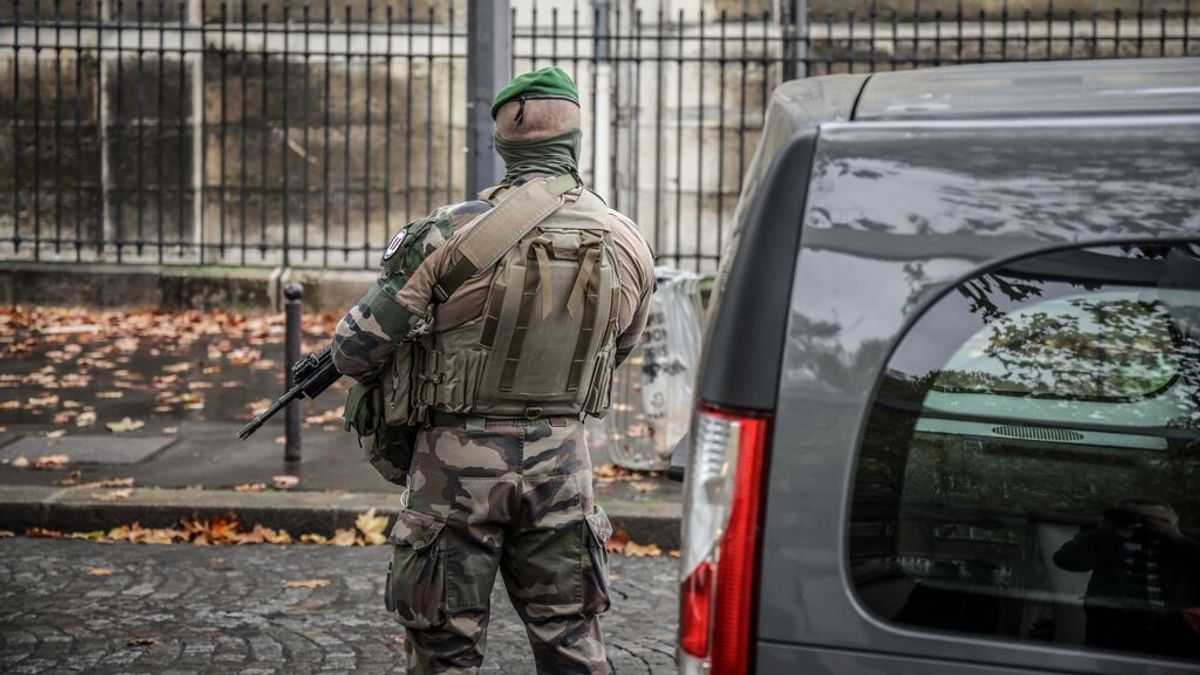Francia moviliza 300 soldados para dar caza a un militar fugado tras disparar a la pareja de su exnovia Francia moviliza 300 soldados para dar caza a un militar fugado tras disparar a la pareja de su exnovia