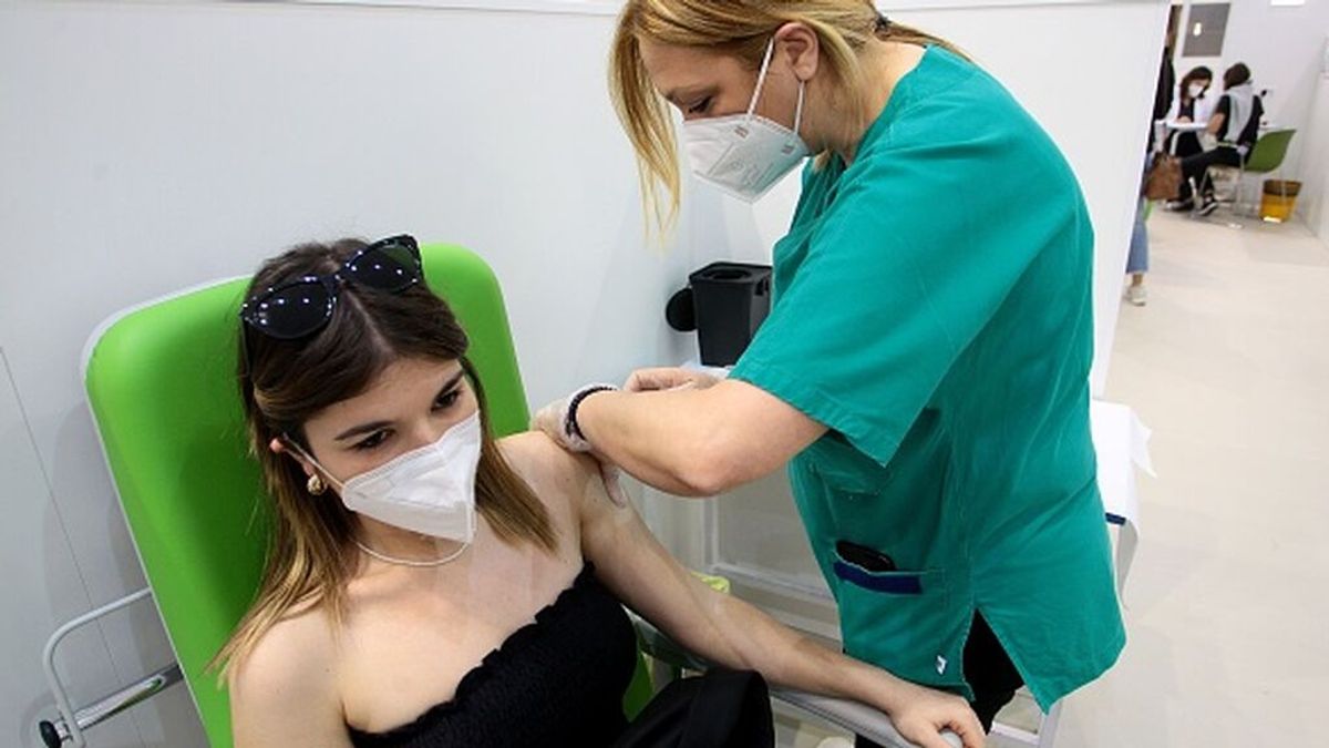 Italia acelera y vacunará ya sin límite de edad a partir del jueves Italia acelera y vacunará ya sin límite de edad a partir del jueves