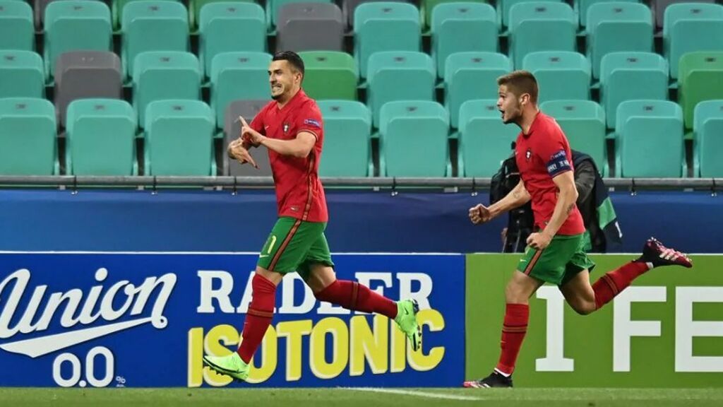 Dany Mota mete un golazo de chilena para dar ventaja a Portugal contra Italia