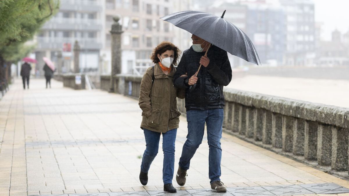 Junio comenzará mañana con chubascos, fuertes tormentas y descensos de las temperaturas Junio comenzará mañana con chubascos, fuertes tormentas y descensos de las temperaturas