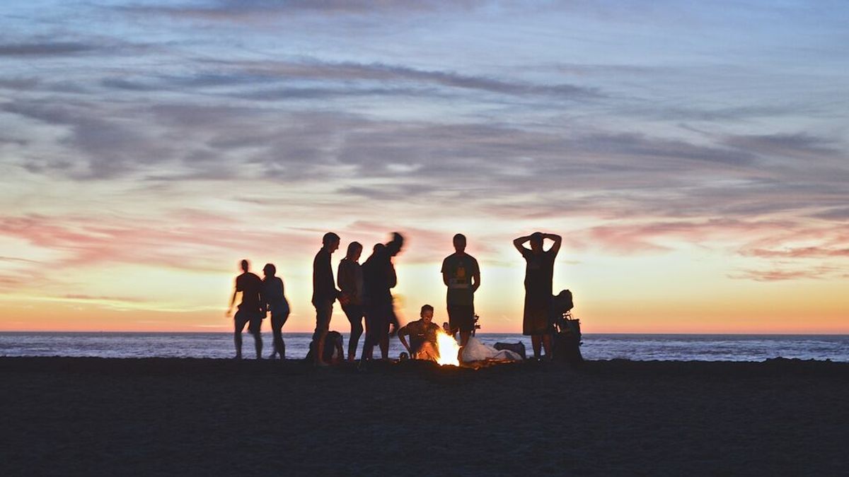 Tinder en grupo, la nueva forma de ligar y conocer gente que ha vuelto con fuerza durante la pandemia Tinder en grupo, la nueva forma de ligar y conocer gente que ha vuelto con fuerza durante la pandemia
