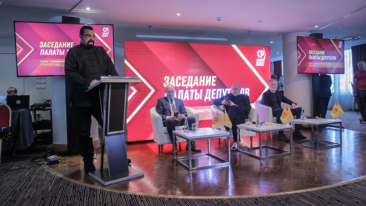 Steven Seagal se une al partido Rusia Justa, afín a Putin Steven Seagal se une al partido Rusia Justa, afín a Putin