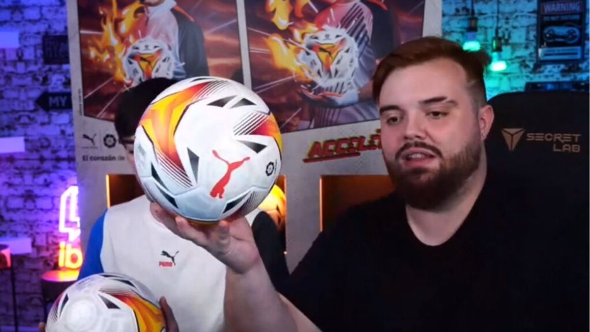 Ibai Llanos presenta en Twitch el balón oficial de LaLiga Santander para la próxima temporada Ibai Llanos presenta en Twitch el balón oficial de LaLiga Santander para la próxima temporada
