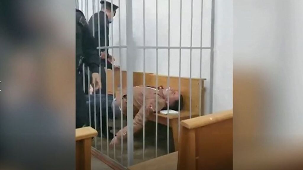 Prisionero político bielorruso se autolesiona con un bolígrafo en los juzgados