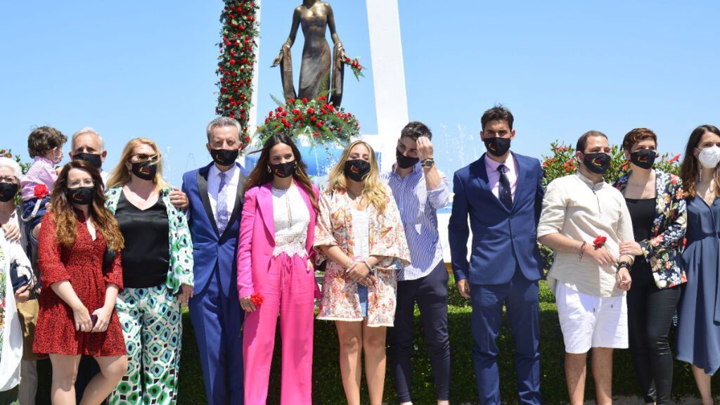 La familia posa en el 15 aniversario del fallecimiento de Rocío Jurado en Chipiona