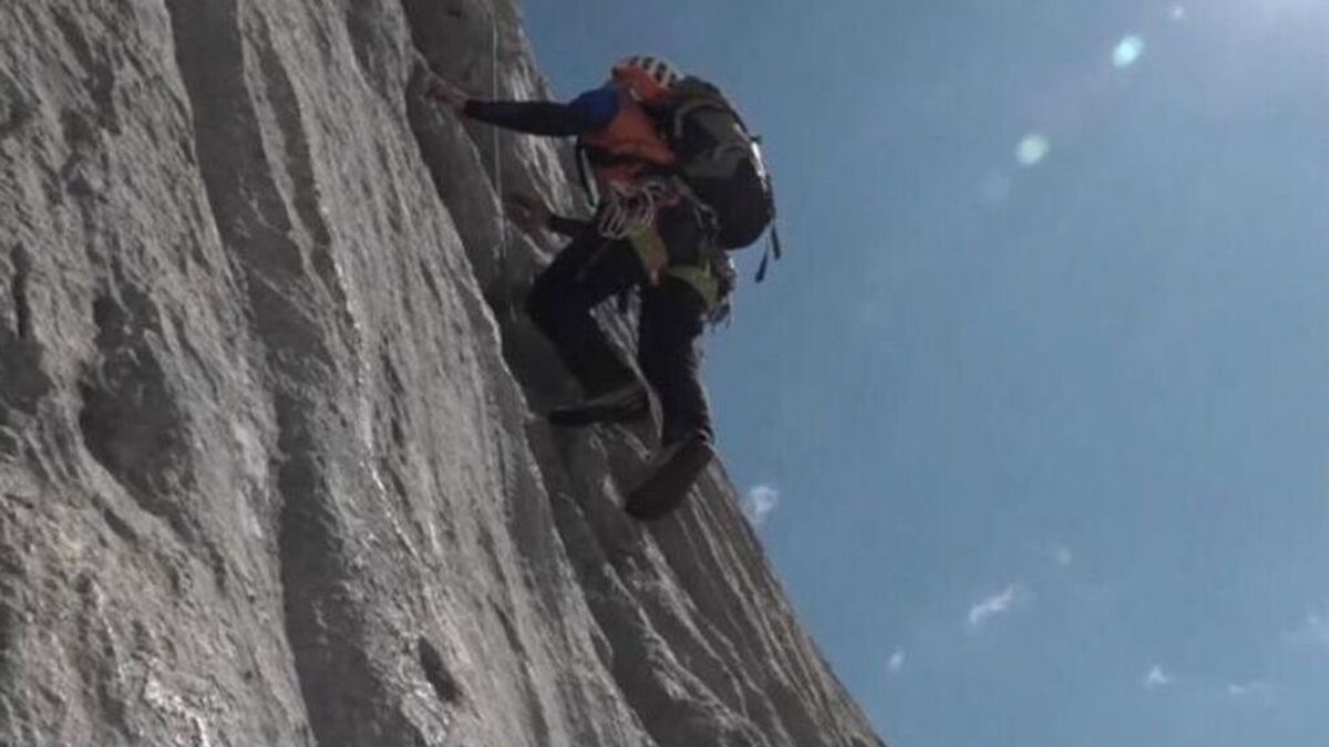 En directo: la escalada al Naranjo de Bulnes para visibilizar el ELA En directo: la escalada al Naranjo de Bulnes para visibilizar el ELA