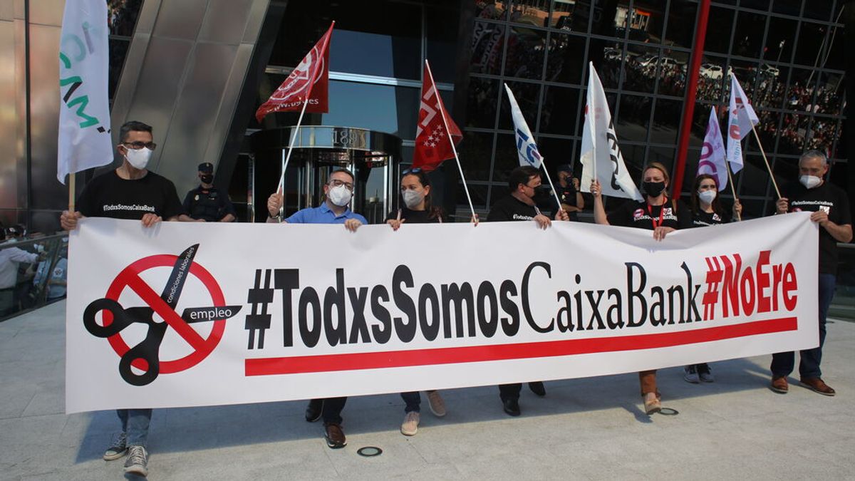 CaixaBank rebaja los despidos a 7.605 ampliando las recolocaciones internas CaixaBank rebaja los despidos a 7.605 ampliando las recolocaciones internas