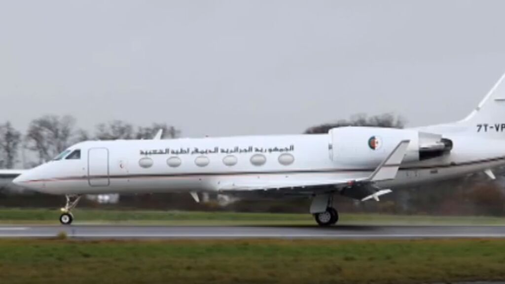 Un avión parte de Argelia para recoger al líder del Polisario y da la vuelta