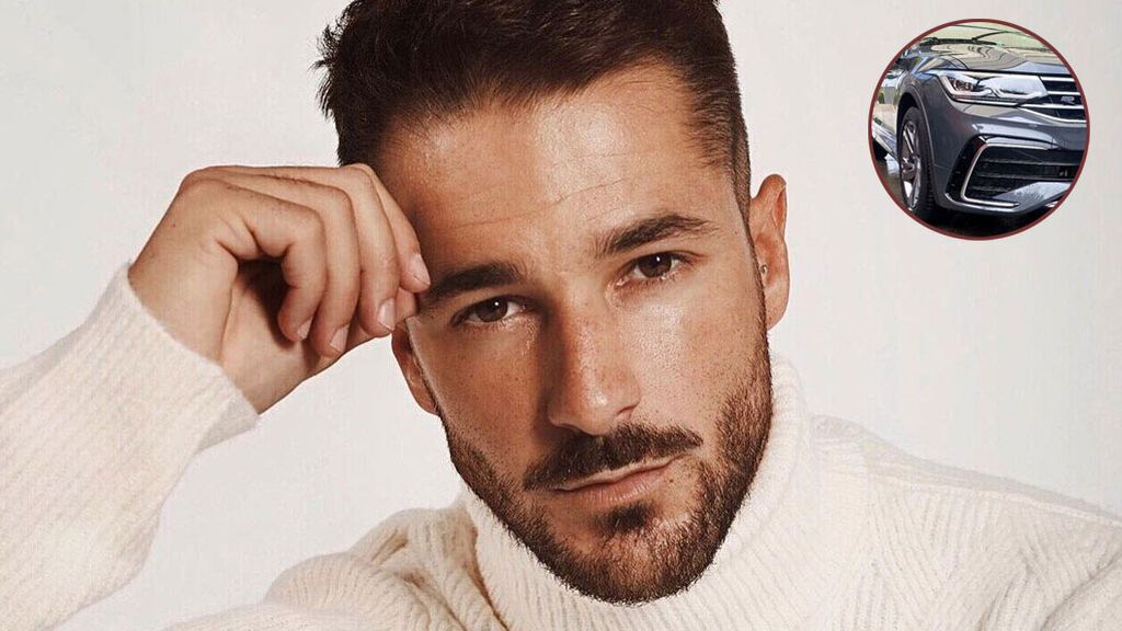 Hugo Paz muestra el coche deportivo que se ha comprado