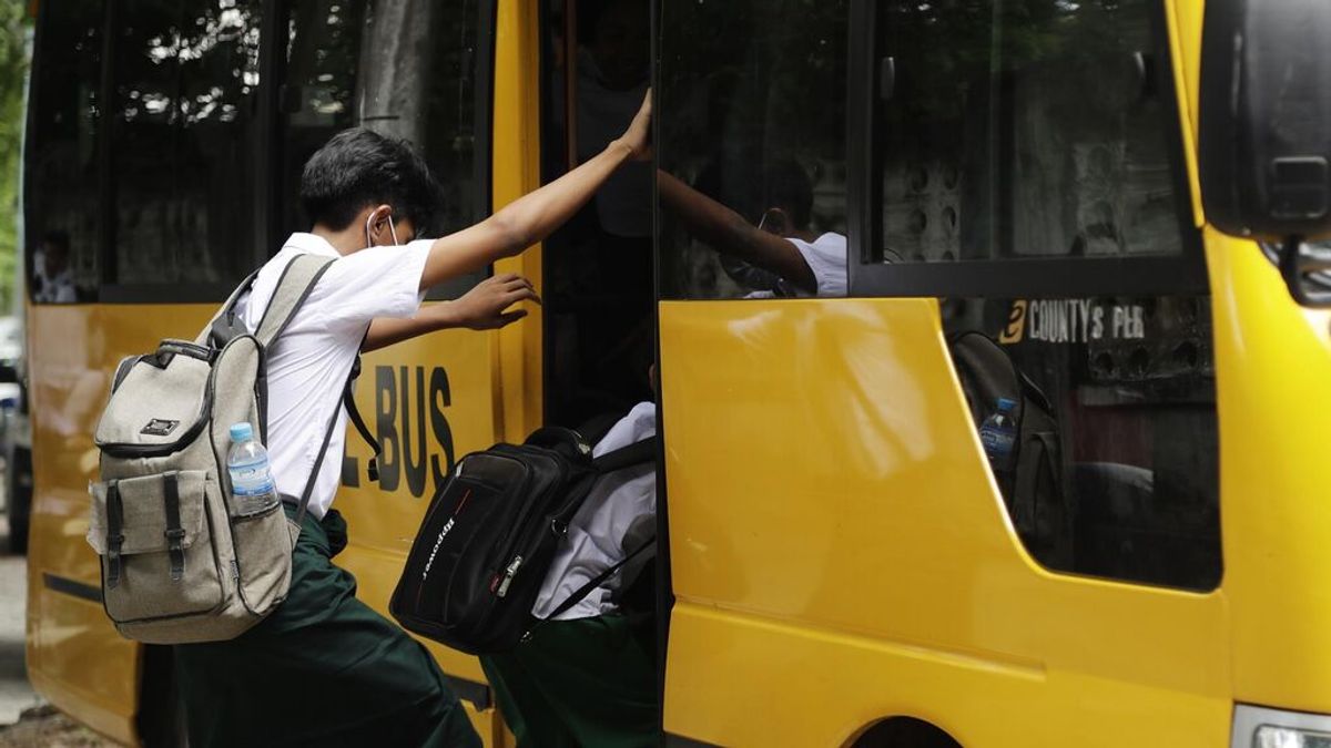 Birmania reabre los colegios cuatro meses después del golpe de Estado con huelga de profesores y alumnos Birmania reabre los colegios cuatro meses después del golpe de Estado con huelga de profesores y alumnos