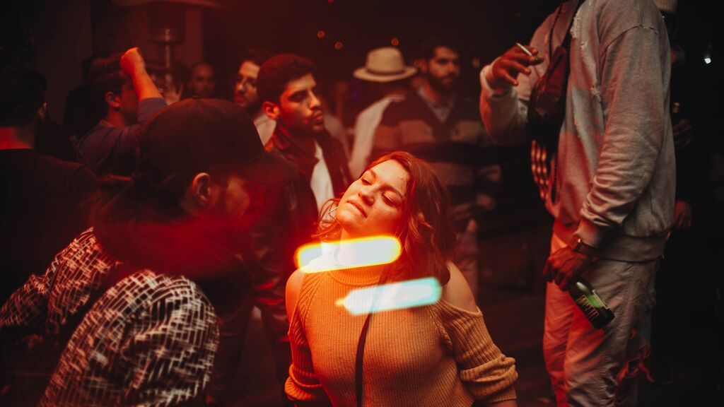 Sanidad propone reabrir las discotecas y el ocio nocturno hasta las 2 de la madrugada y con límites de aforo Sanidad propone reabrir las discotecas y el ocio nocturno hasta las 2 de la madrugada y con límites de aforo