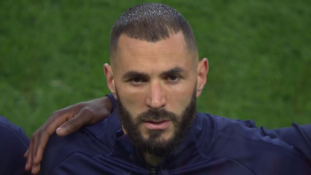 Benzema vuelve a escuchar La Marsellesa con la camiseta de Francia seis años después