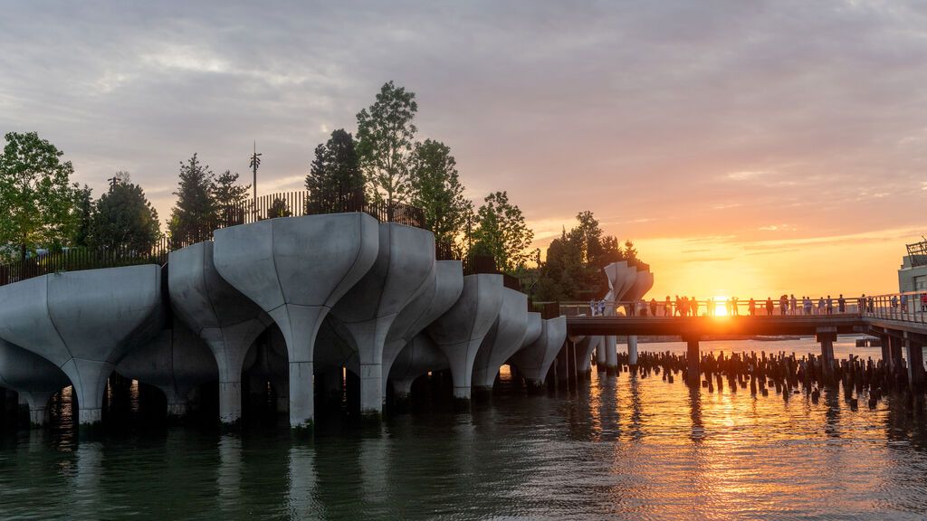 Little Island: el nuevo parque de Nueva York abre sus puertas flotando en el río Hudson