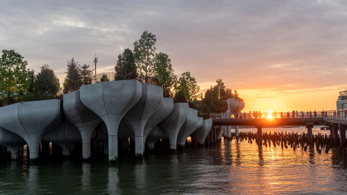 Little Island: el nuevo parque de Nueva York abre sus puertas flotando en el río Hudson