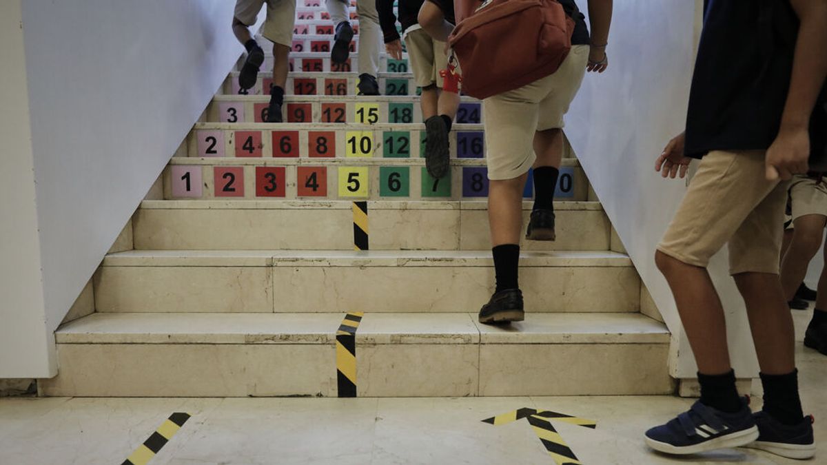 Andalucía confía en vacunar a menores de 12 a 15 años en agosto para que vuelvan a clase con dos dosis Andalucía confía en vacunar a menores de 12 a 15 años en agosto para que vuelvan a clase con dos dosis