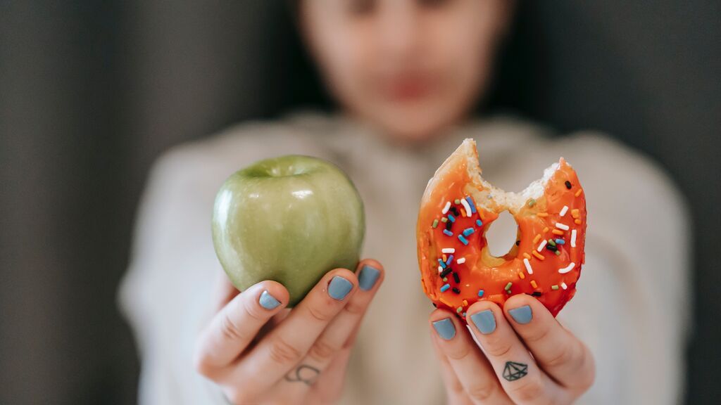 Sí se puede comer comida basura y llevar una dieta equilibrada