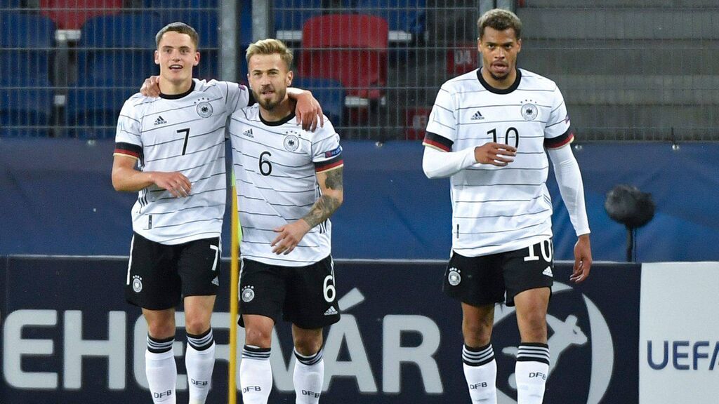 Alemania arrolla la primera parte y sufre en la segunda para llegar a la final (2-1)