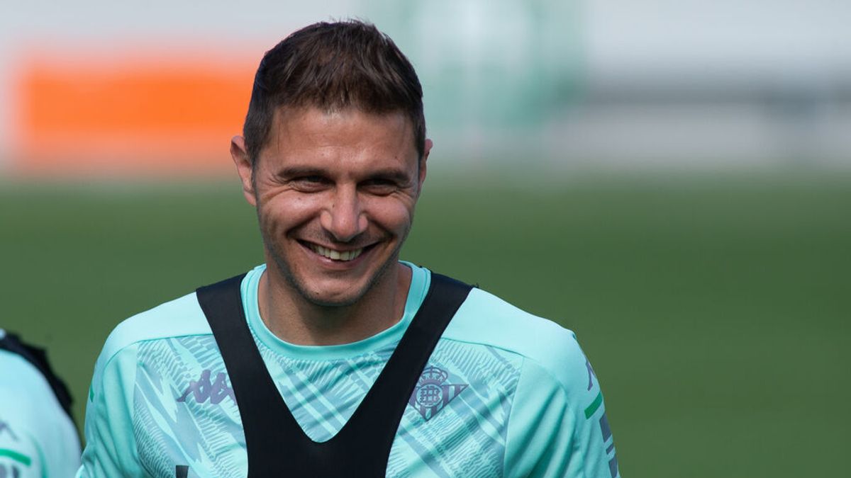 Joaquín envía un mensaje a La Roja desde la piscina: "Menos mal que no me ha llamado Luis Enrique" Joaquín envía un mensaje a La Roja desde la piscina: "Menos mal que no me ha llamado Luis Enrique"