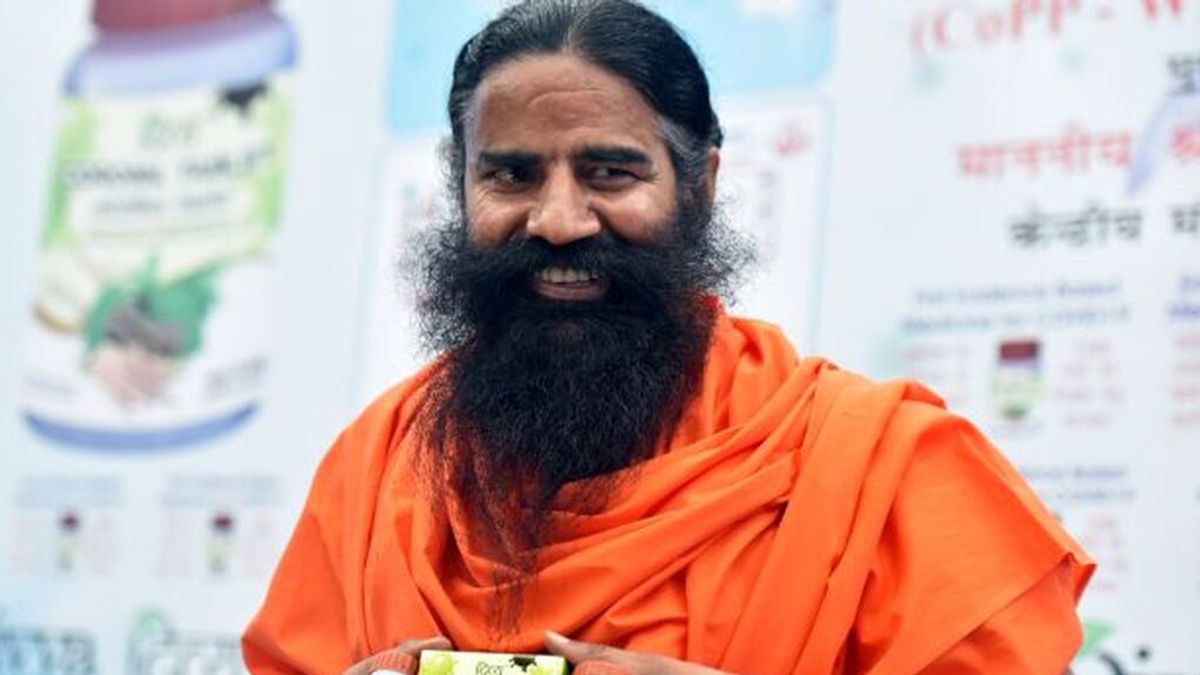 Piden la detención de un gurú muy popular en India que afirma el yoga puede prevenir la covid Piden la detención de un gurú muy popular en India que afirma el yoga puede prevenir la covid