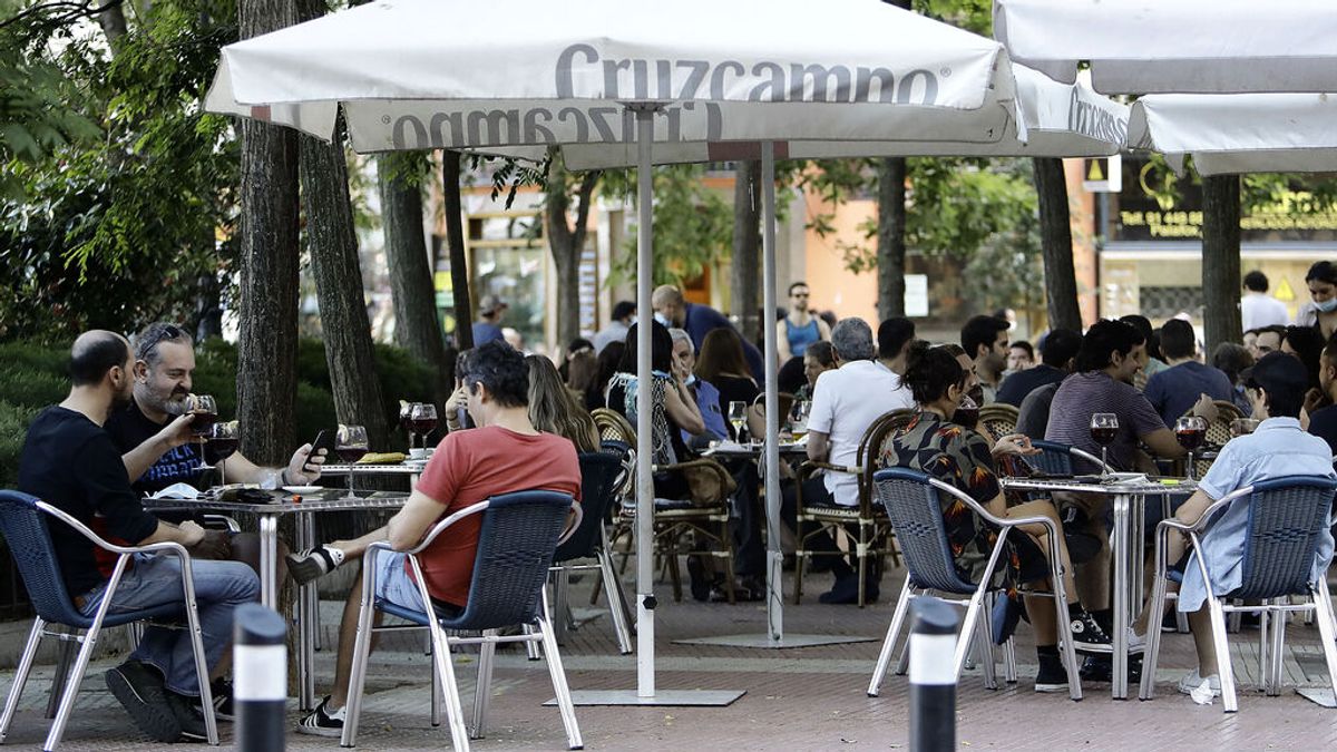 Las terrazas de Madrid en el punto de mira: quitan aparcamiento y generan ruido, vandalismo y suciedad Las terrazas de Madrid en el punto de mira: quitan aparcamiento y generan ruido, vandalismo y suciedad
