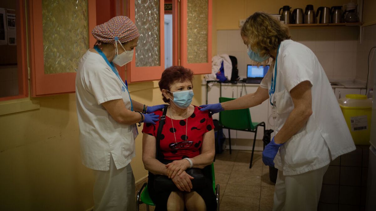 España sube a 97 muertos por covid y los hospitalizados bajan a 4.135 España sube a 97 muertos por covid y los hospitalizados bajan a 4.135